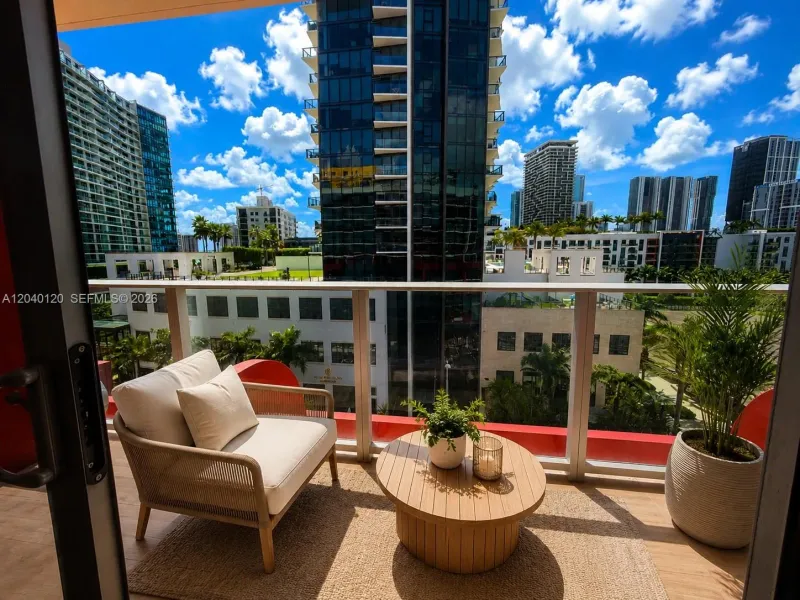 90 NE 32nd St #705, photo 2