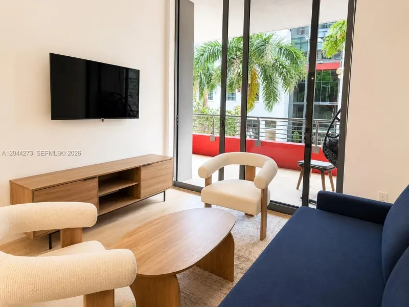 90 NE 32nd St #205, photo 2