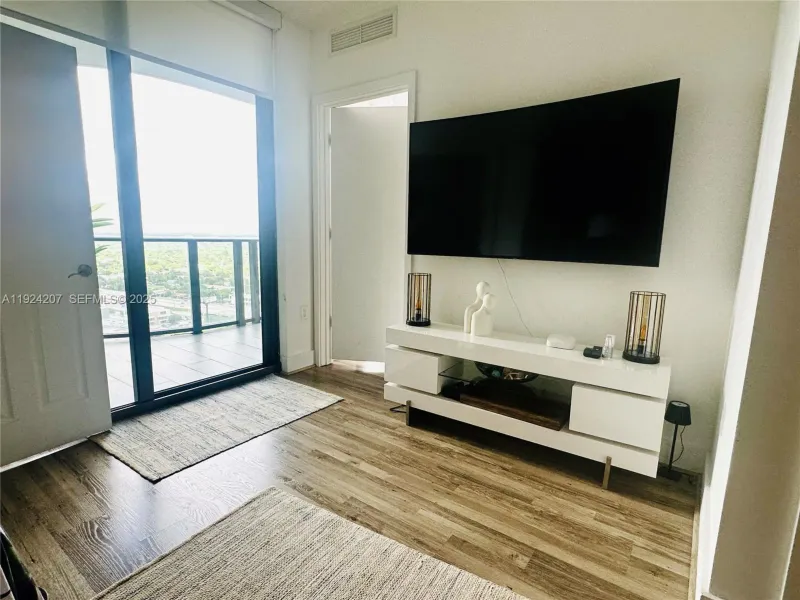 121 NE 34th St #3014, photo 5